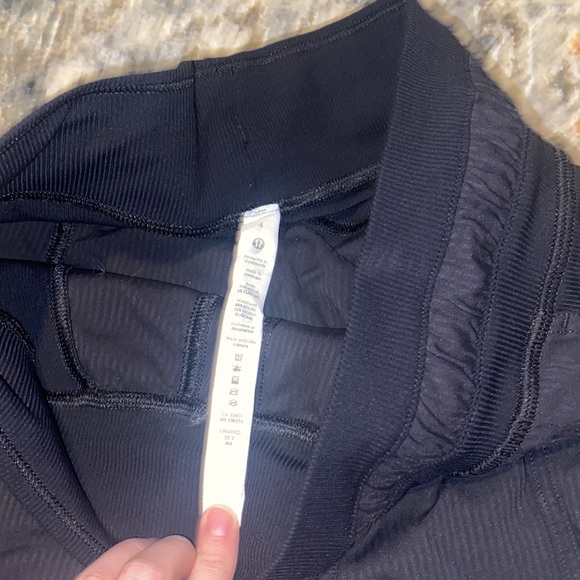 Lululemon Athletica Black Dance Studio Cropped Pants - Size 4 - Picture 6 of 6